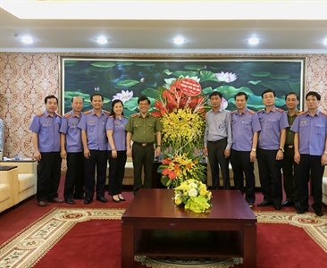 Viện KSND thành phố Hà Nội chúc mừng Công an thành phố nhân dịp kỷ niệm 74...